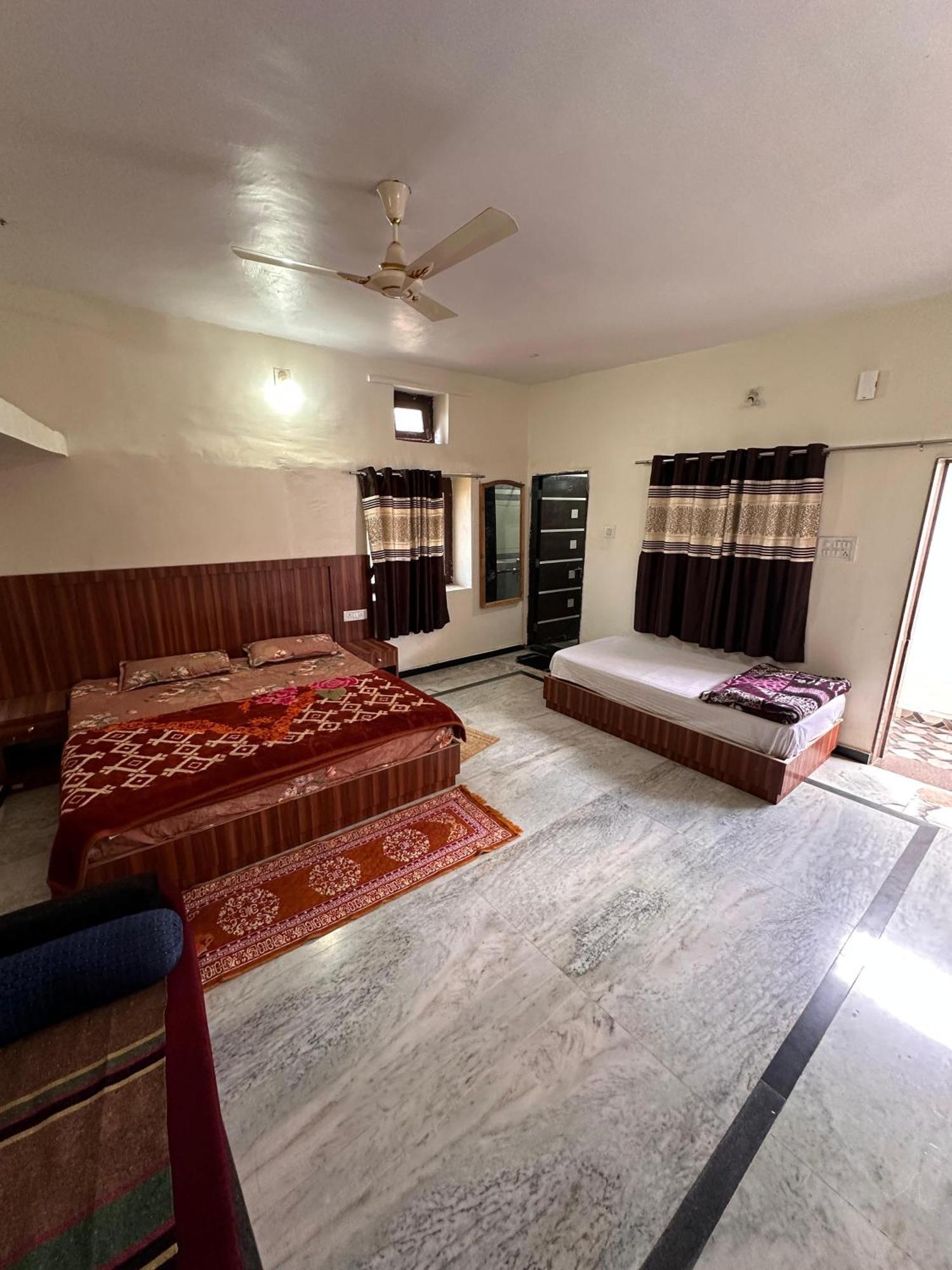 Laxmanji Villas Ābu Eksteriør billede